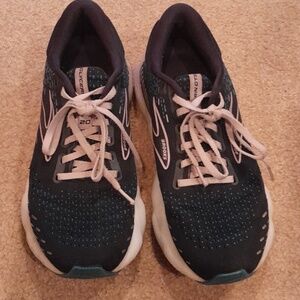 Brooks Women's Running Sneakers, Size 8.5.  Navy, Teal, White.  See Photos!!